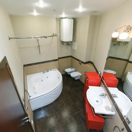 Lux Near Maidan, Khreschutyk 3br קייב