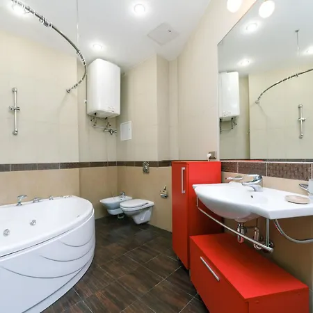 Lux Near Maidan, Khreschutyk 3br * קייב