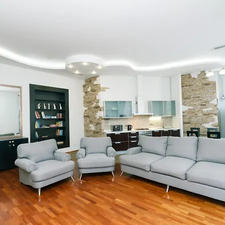 Lux Near Maidan, Khreschutyk 3br * קייב