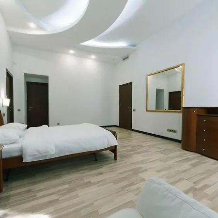 Lux Near Maidan, Khreschutyk 3br