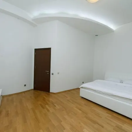 Lux Near Maidan, Khreschutyk 3br