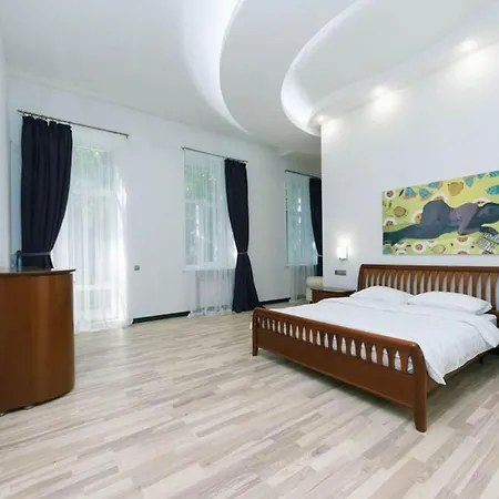 Lux Near Maidan, Khreschutyk 3br *