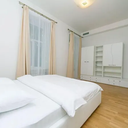 Lux Near Maidan, Khreschutyk 3br *