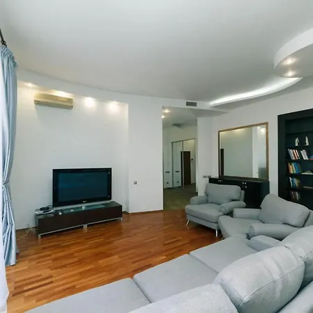 דירה Lux Near Maidan, Khreschutyk 3br *