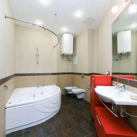 Lux Near Maidan, Khreschutyk 3br קייב